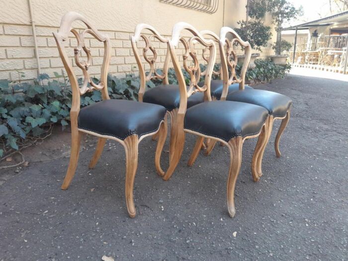 A 20th Century Set Of Five Carved Mahogany Dining Chairs In A Contemporary Bleached  /  Natural Finish Upholstered In Leather - Image 5