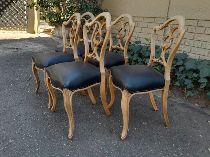 A 20th Century Set Of Five Carved Mahogany Dining Chairs In A Contemporary Bleached  /  Natural Finish Upholstered In Leather - Image 6