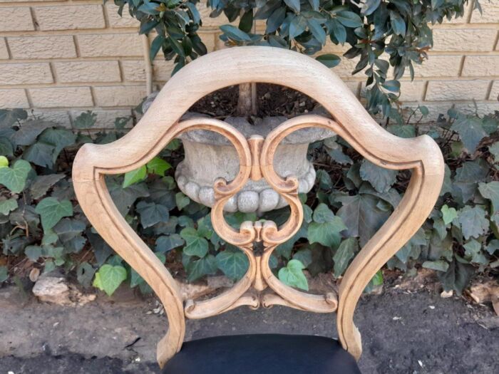 A 20th Century Set Of Five Carved Mahogany Dining Chairs In A Contemporary Bleached  /  Natural Finish Upholstered In Leather - Image 12