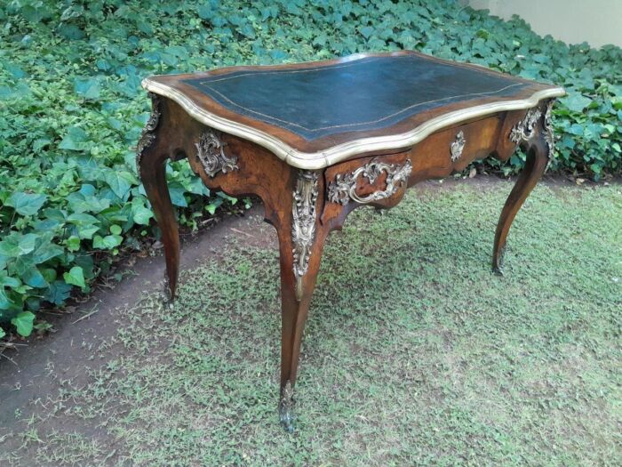 A 19TH Century French Walnut and Ormolu Mounted Desk/Writing Table/Plat with Tilt Tooled Leather Insert and Three Drawers - Image 5