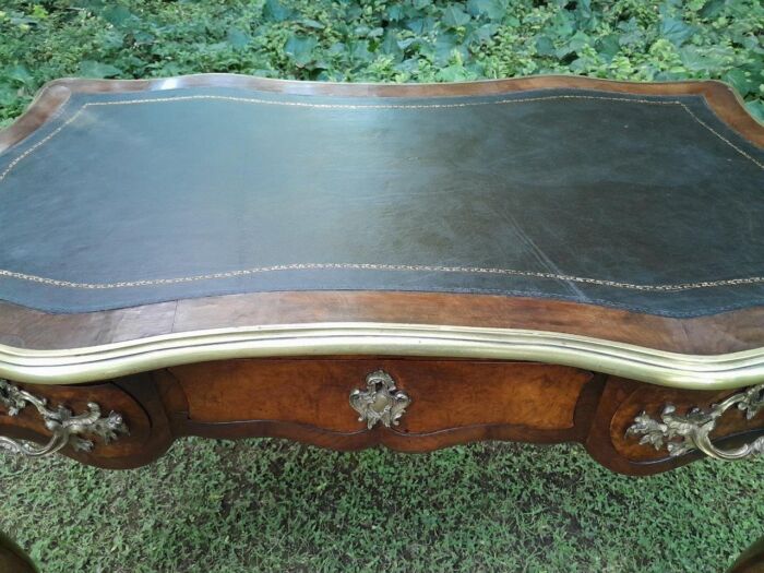 A 19TH Century French Walnut and Ormolu Mounted Desk/Writing Table/Plat with Tilt Tooled Leather Insert and Three Drawers - Image 8