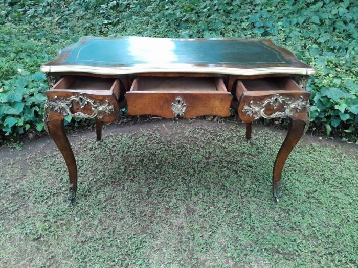 A 19TH Century French Walnut and Ormolu Mounted Desk/Writing Table/Plat with Tilt Tooled Leather Insert and Three Drawers - Image 9