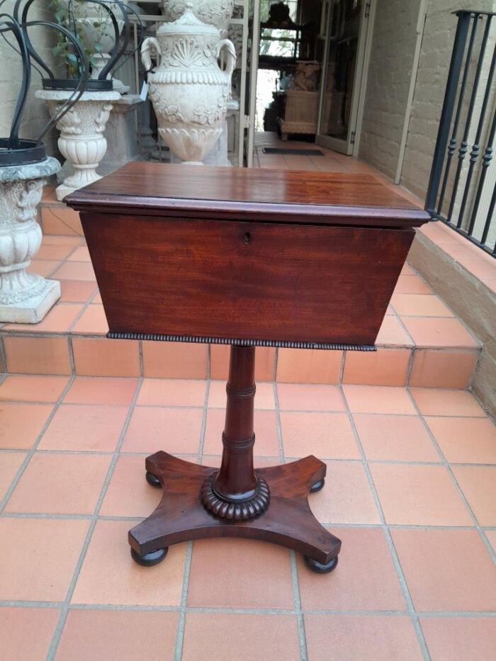 An Early 19th Century Regency Mahogany Tea Poy on Stand - Image 2