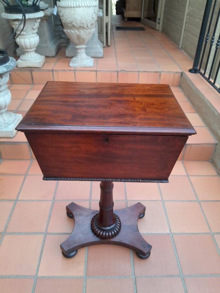An Early 19th Century Regency Mahogany Tea Poy on Stand - Image 3