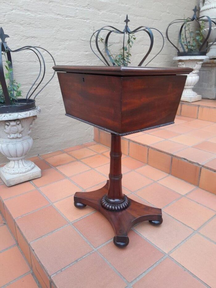 An Early 19th Century Regency Mahogany Tea Poy on Stand - Image 4