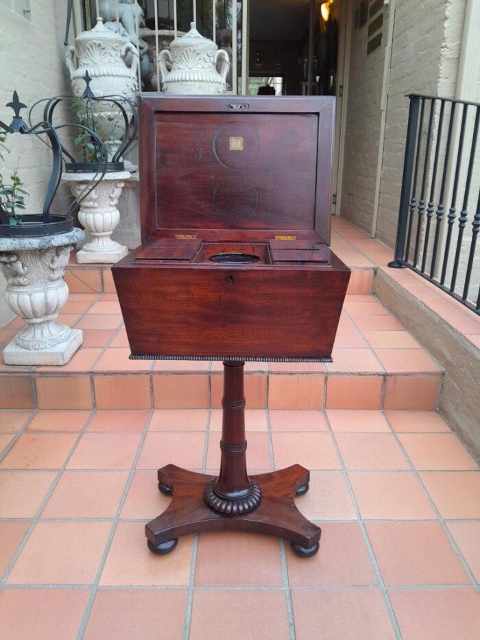 An Early 19th Century Regency Mahogany Tea Poy on Stand - Image 7