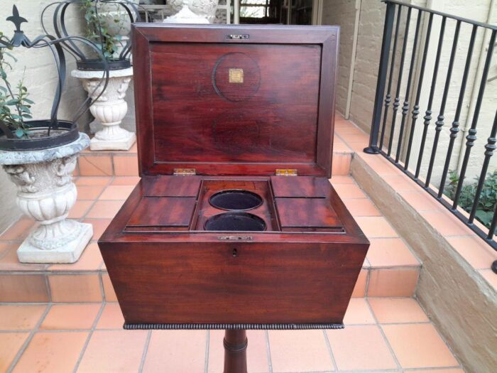 An Early 19th Century Regency Mahogany Tea Poy on Stand - Image 8