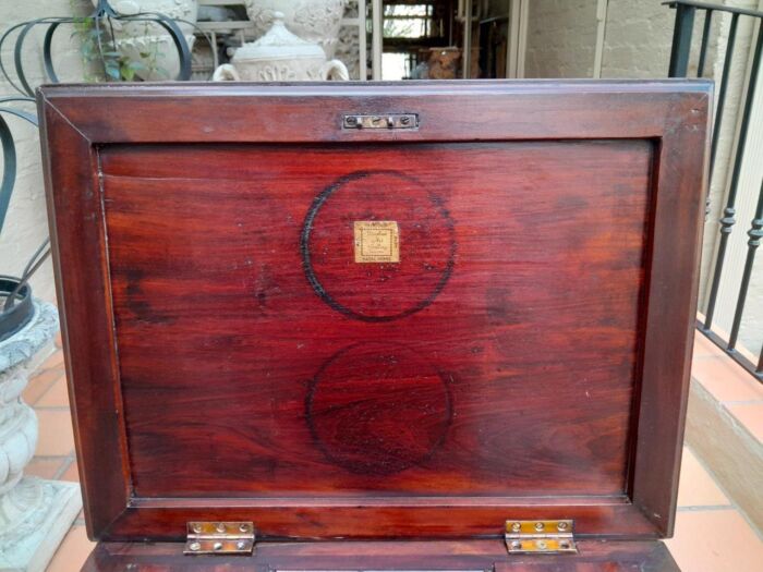 An Early 19th Century Regency Mahogany Tea Poy on Stand - Image 11