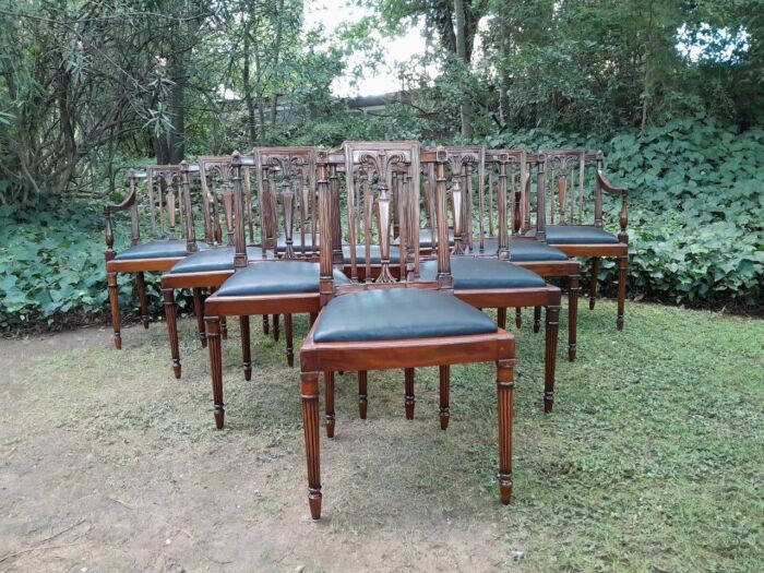 A 20th Century George III Hepplewhite Style Set of Ten Dining Chairs Comprising a Pair of Carvers / Armchairs and Eight Dining Chairs Upholstered in Leather  - Image 3