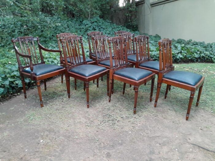 A 20th Century George III Hepplewhite Style Set of Ten Dining Chairs Comprising a Pair of Carvers / Armchairs and Eight Dining Chairs Upholstered in Leather  - Image 5