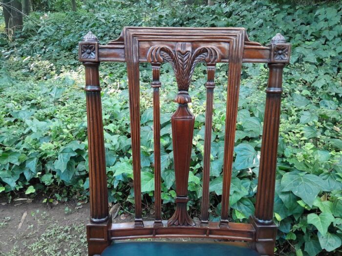 A 20th Century George III Hepplewhite Style Set of Ten Dining Chairs Comprising a Pair of Carvers / Armchairs and Eight Dining Chairs Upholstered in Leather  - Image 11