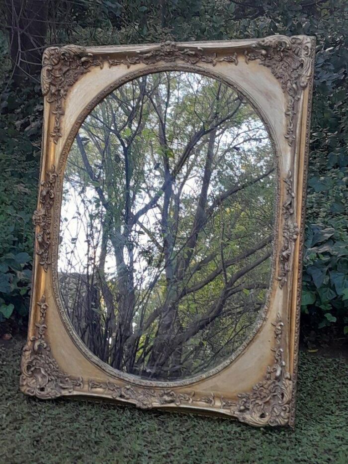 A 20TH Century Ornately Carved Gilt Wood Mirror - Image 2