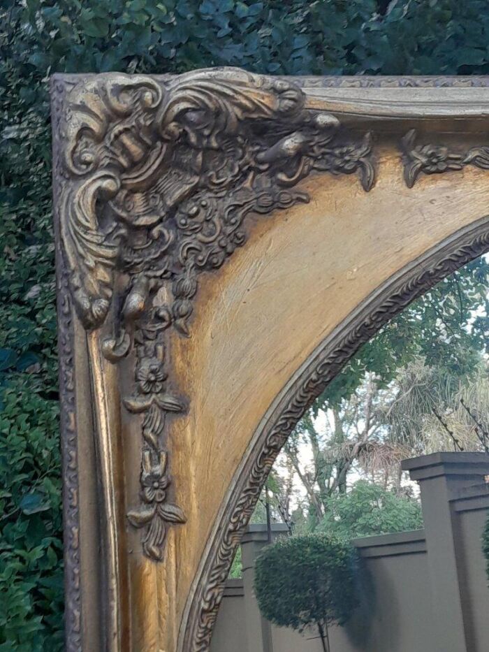 A 20TH Century Ornately Carved Gilt Wood Mirror - Image 4