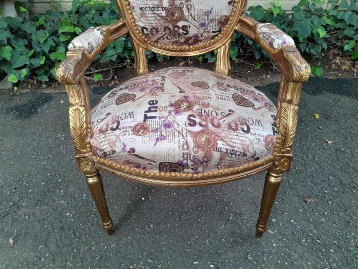 A 20th Century French Louis XVI Style Pair of Ornately Carved Gold Armchairs - Image 6