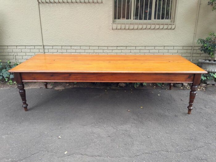 An Antique 20th Century Large Yellowwood and Stinkwood Dining Table - Image 2