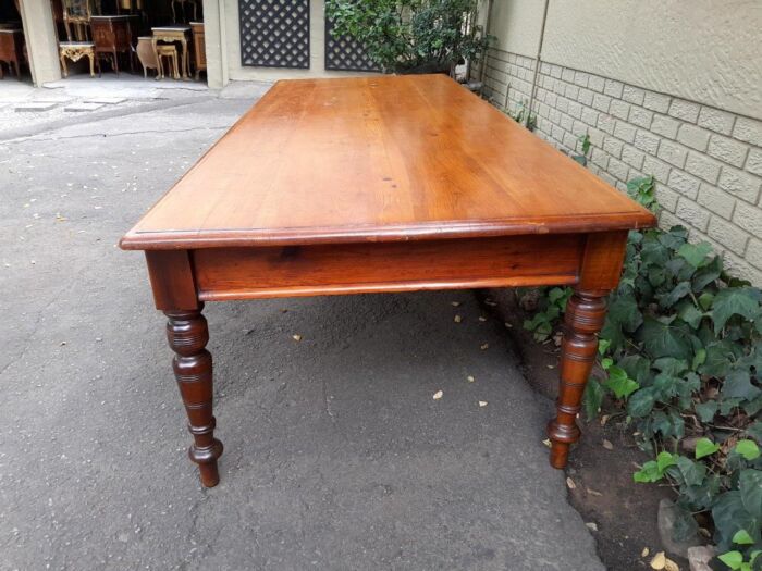 An Antique 20th Century Large Yellowwood and Stinkwood Dining Table - Image 5