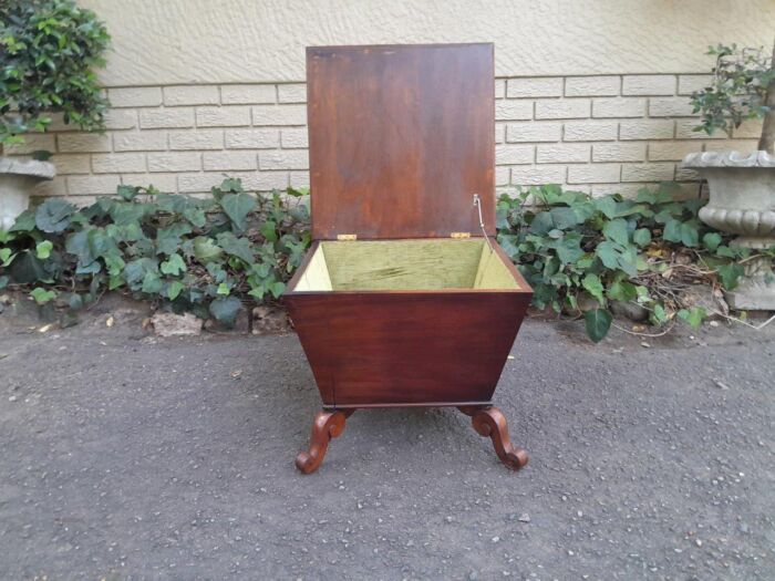 An Antique Regency Circa 1800  Mahogany Cellarette - Image 4