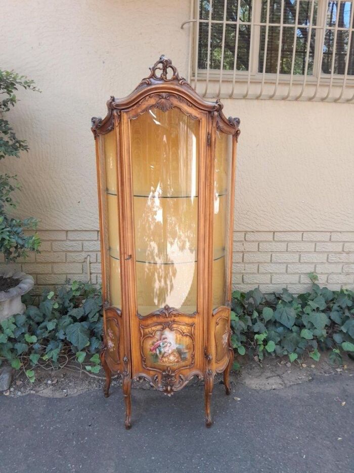 20th Century French Ornately Carved Walnut Vernis Martin Style Vitrine / Display Cabinet with Curved Glazed Door - Image 2
