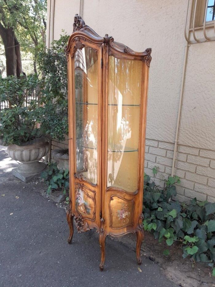 20th Century French Ornately Carved Walnut Vernis Martin Style Vitrine / Display Cabinet with Curved Glazed Door - Image 3