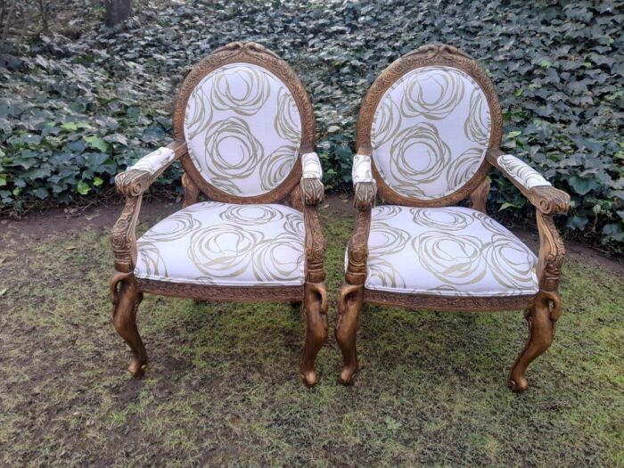 A Pair of 20th Century Style Gilt Arm Chairs - Image 2