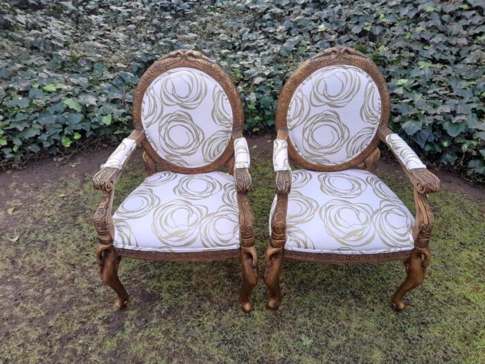 A Pair of 20th Century Style Gilt Arm Chairs - Image 3