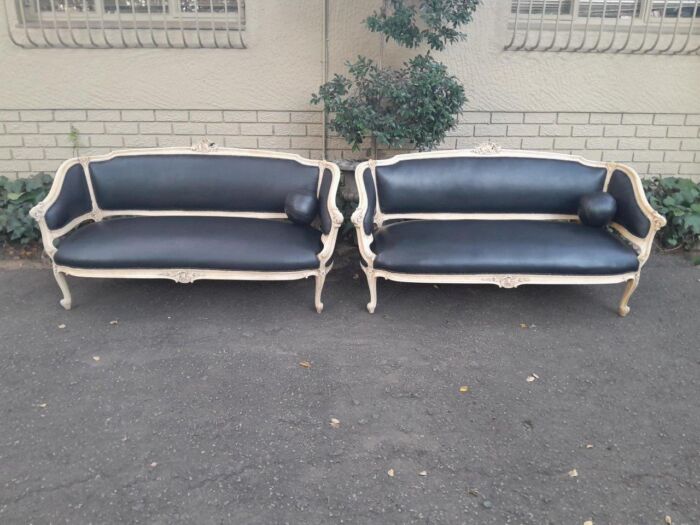 A 20th Century Pair of French Style Carved Walnut Settees in a Contemporary Bleached Finish and Upholstered in Leather with One Leather Decorative Ball Per Settee - Image 4