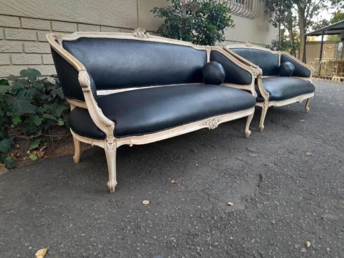 A 20th Century Pair of French Style Carved Walnut Settees in a Contemporary Bleached Finish and Upholstered in Leather with One Leather Decorative Ball Per Settee - Image 8