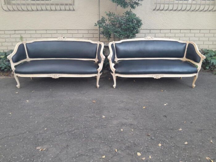 A 20th Century Pair of French Style Carved Walnut Settees in a Contemporary Bleached Finish and Upholstered in Leather with One Leather Decorative Ball Per Settee - Image 10