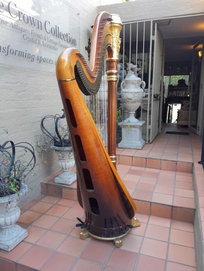 A 20th Century Venus Grand Harp on Gilt Wood Carved Base on Gilt Wood Bracket Feet. - Image 5
