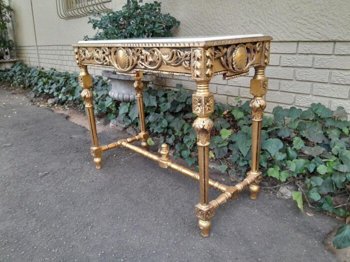 A 20th Century Ornately Carved and Hand-Gilded Console Table with Cream Marble Top - Image 5