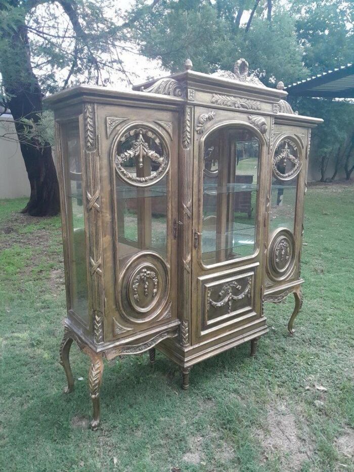 A 20th Century French Style Three Division and Large Ornately Carved and Hand-Gilded Display Cabinet ND - Image 4
