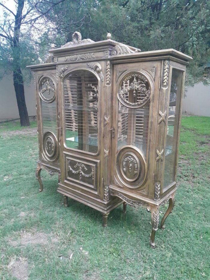A 20th Century French Style Three Division and Large Ornately Carved and Hand-Gilded Display Cabinet ND - Image 5