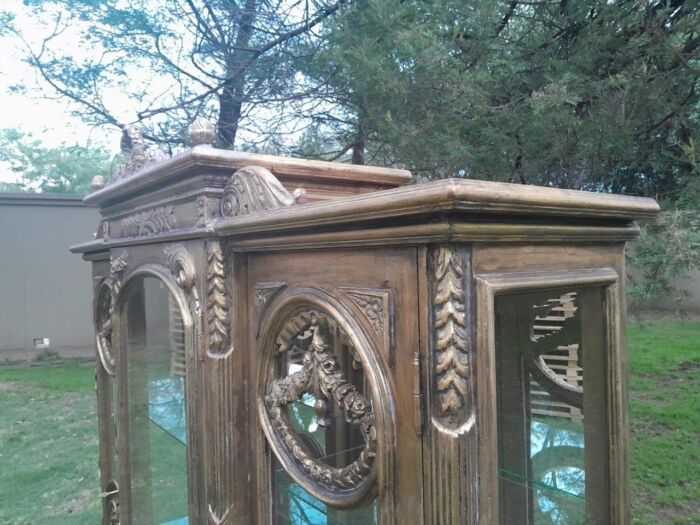 A 20th Century French Style Three Division and Large Ornately Carved and Hand-Gilded Display Cabinet ND - Image 7
