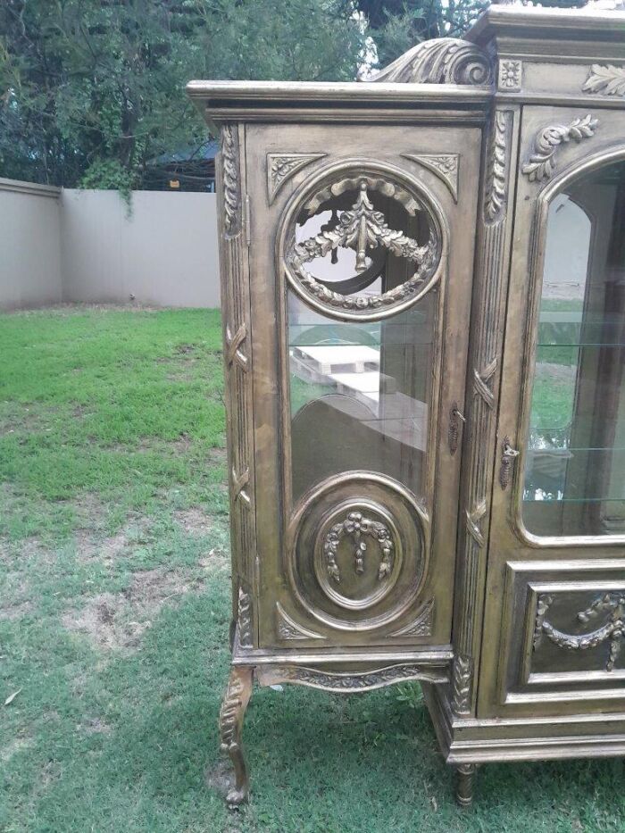 A 20th Century French Style Three Division and Large Ornately Carved and Hand-Gilded Display Cabinet ND - Image 9