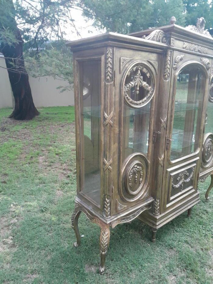 A 20th Century French Style Three Division and Large Ornately Carved and Hand-Gilded Display Cabinet ND - Image 10