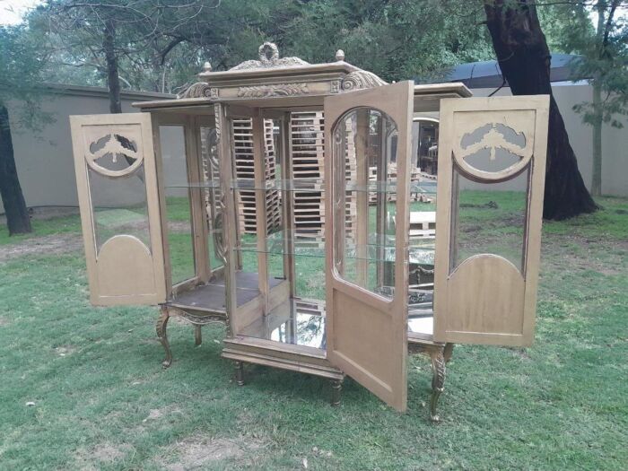 A 20th Century French Style Three Division and Large Ornately Carved and Hand-Gilded Display Cabinet ND - Image 11