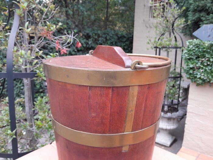An Antique 20th Century    Wooden and Brass Bound Water Balie with Swing Handle and Lid ND - Image 7