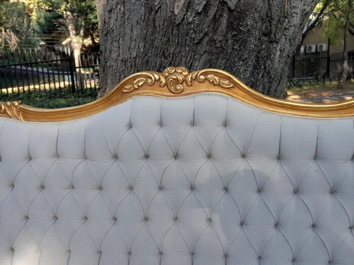 A 20th Century French Style Gilt Wood Large Conversation Settee - Image 7