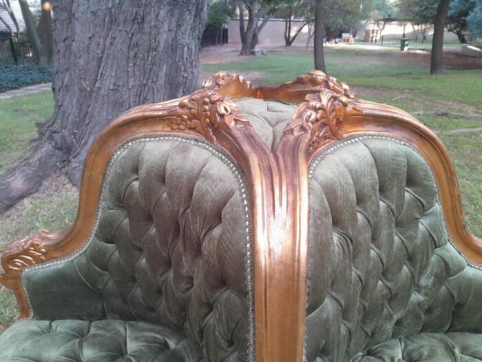 A 20th Century French Style Circular Gilt Wood Conversation Settee - Image 18