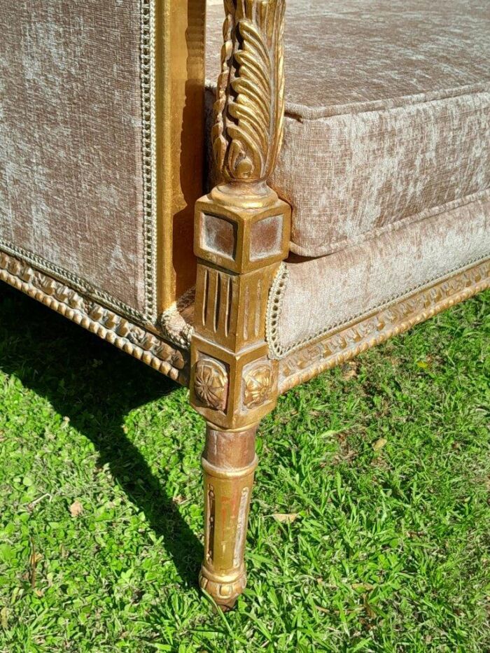 A French Louis XVI Style Carved Giltwood Settee / Day Bed - Image 7
