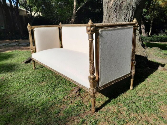 A French Louis XVI Style Carved Giltwood Settee / Day Bed - Image 14
