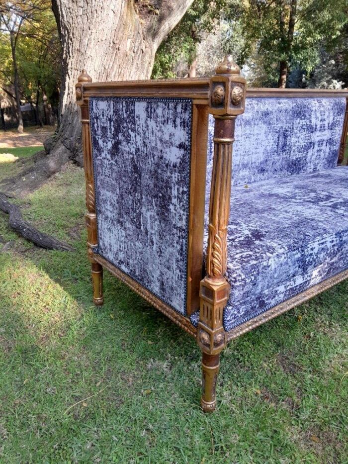A French Louis XVI Style Carved Giltwood Settee / Day Bed - Image 24