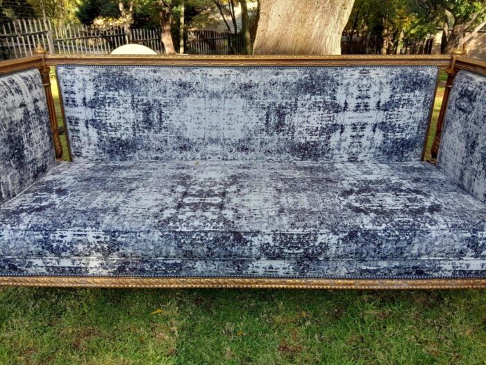 A French Louis XVI Style Carved Giltwood Settee / Day Bed - Image 26
