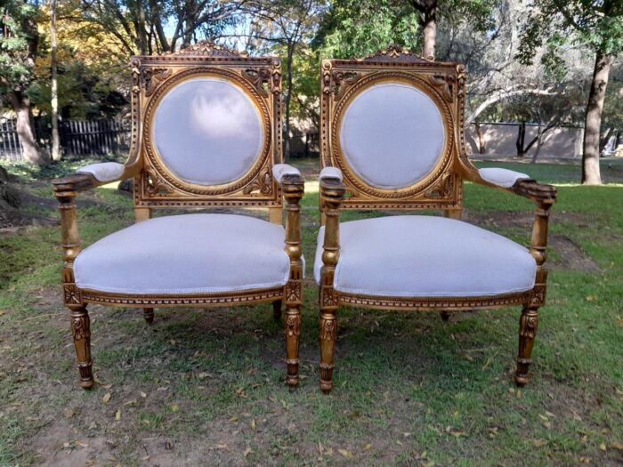 A 20th Century French Style Ornately Carved Gilt Wood Set Comprising a Settee and Pair of Armchairs - Image 7