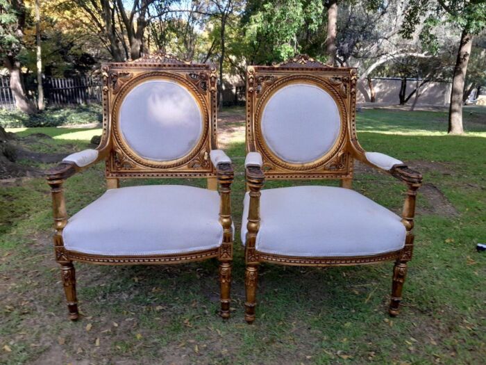 A 20th Century French Style Ornately Carved Gilt Wood Set Comprising a Settee and Pair of Armchairs - Image 8