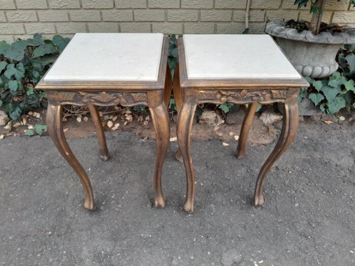 A 20TH Century French Style Pair Of Carved And Gilded Side Tables With Marble Tops - Image 3