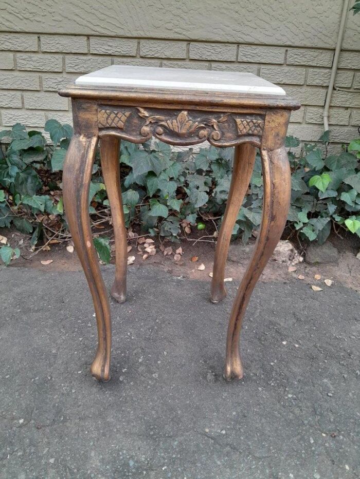 A 20TH Century French Style Pair Of Carved And Gilded Side Tables With Marble Tops - Image 6