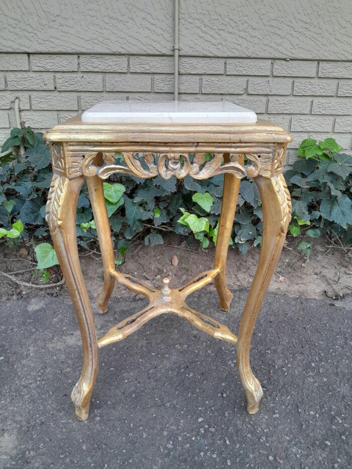A 20TH Century French Style Pair Of Carved And Gilded Side Tables With Marble Tops - Image 5
