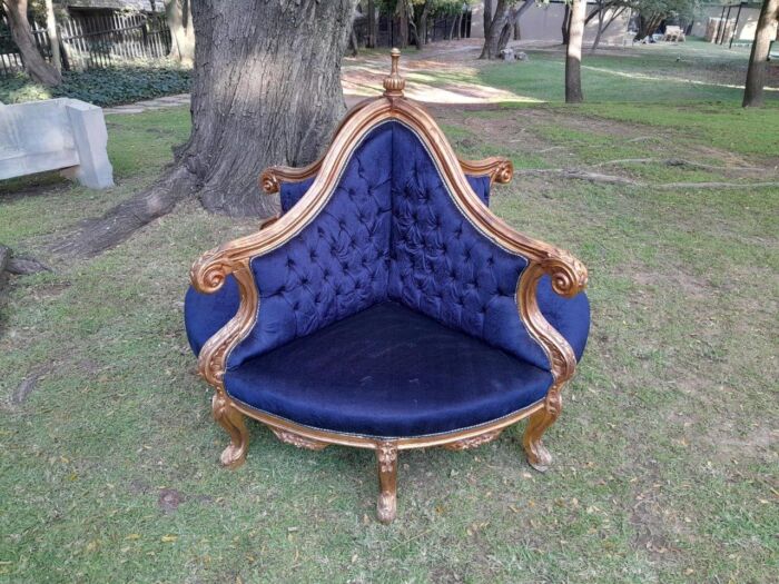 A 20th Century French Style Gilt Wood Circular Conversation Settee - Image 3