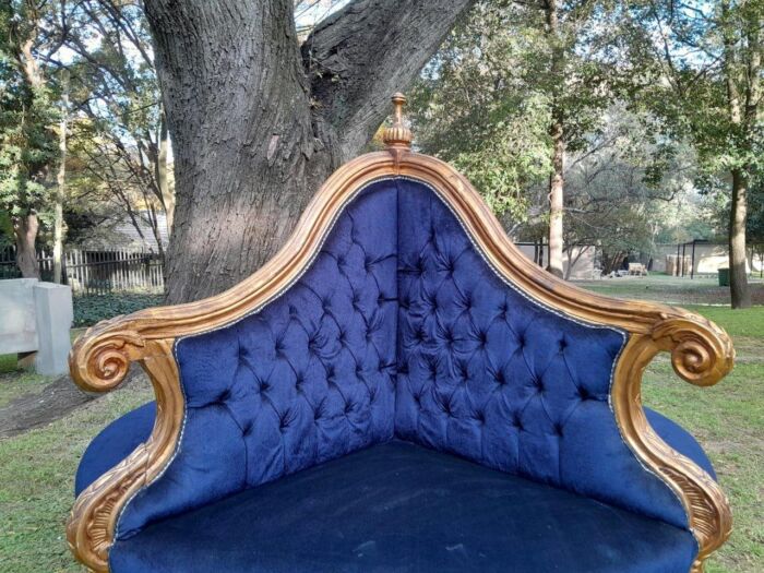 A 20th Century French Style Gilt Wood Circular Conversation Settee - Image 6